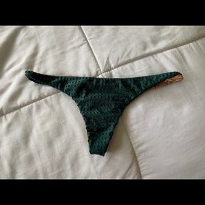 Acacia pipeline bottoms in seaweed